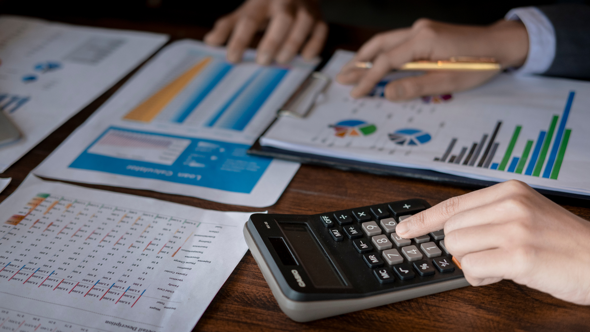 Captação por debêntures desacelera em 2023 e confirma cenário adverso, diz estudo