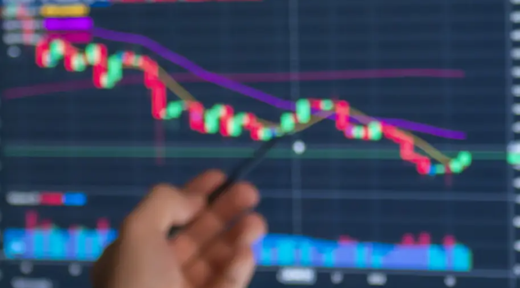 Os melhores fundos de ações e multimercados em setembro de 2022 e em 12 meses; bancos e transportes puxam retornos