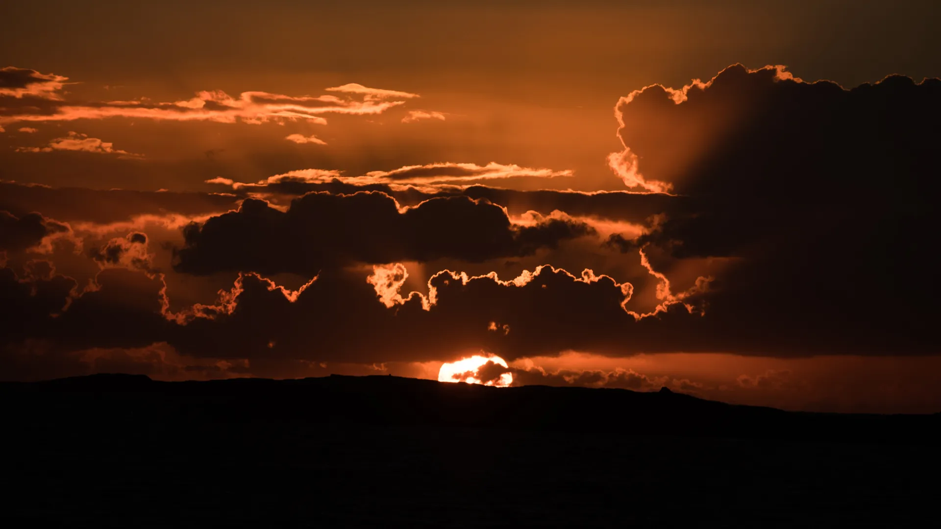 Nuvens negras no horizonte